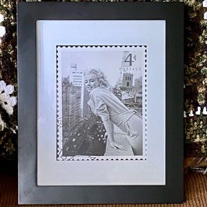 Marilyn Monroe Black & White Glossy Print w/Frame
